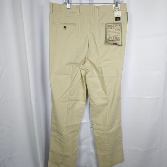 NWT Dockers Mens 36x34 Beige  Relaxed Fit Pleated Cuffed Chino Khaki Pants - Picture 3 of 8
